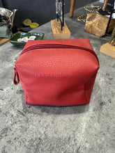 Φόρτωση εικόνας στο εργαλείο προβολής Συλλογής, Red pouch with 'LORENZINOW' branding on a gray surface