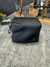 Φόρτωση εικόνας στο εργαλείο προβολής Συλλογής, Black pouch with &#39;LOGENZANO&#39; branding on a gray surface
